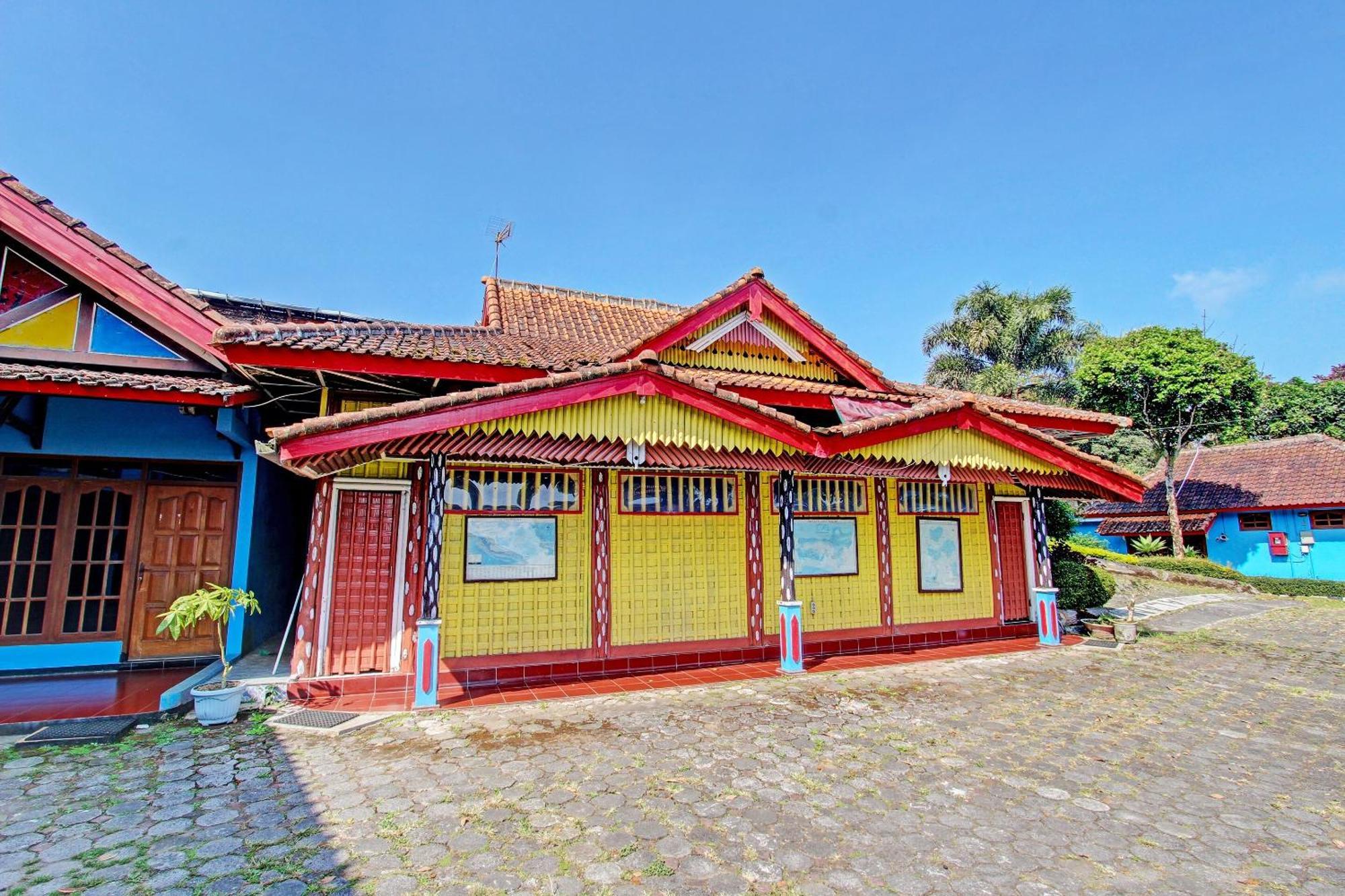 Capital O 91644 Loka Hause Hotell Salatiga Exteriör bild