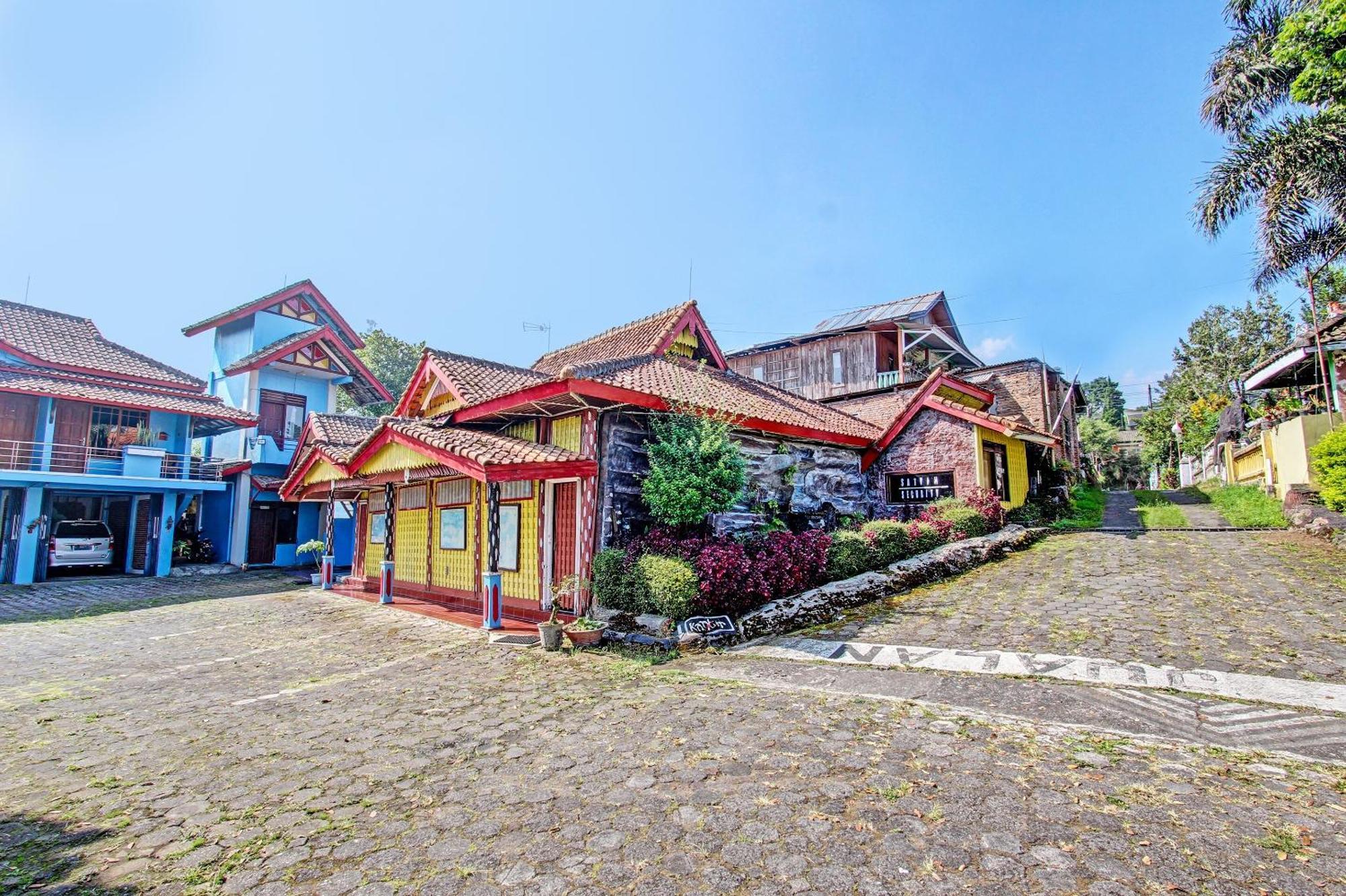 Capital O 91644 Loka Hause Hotell Salatiga Exteriör bild