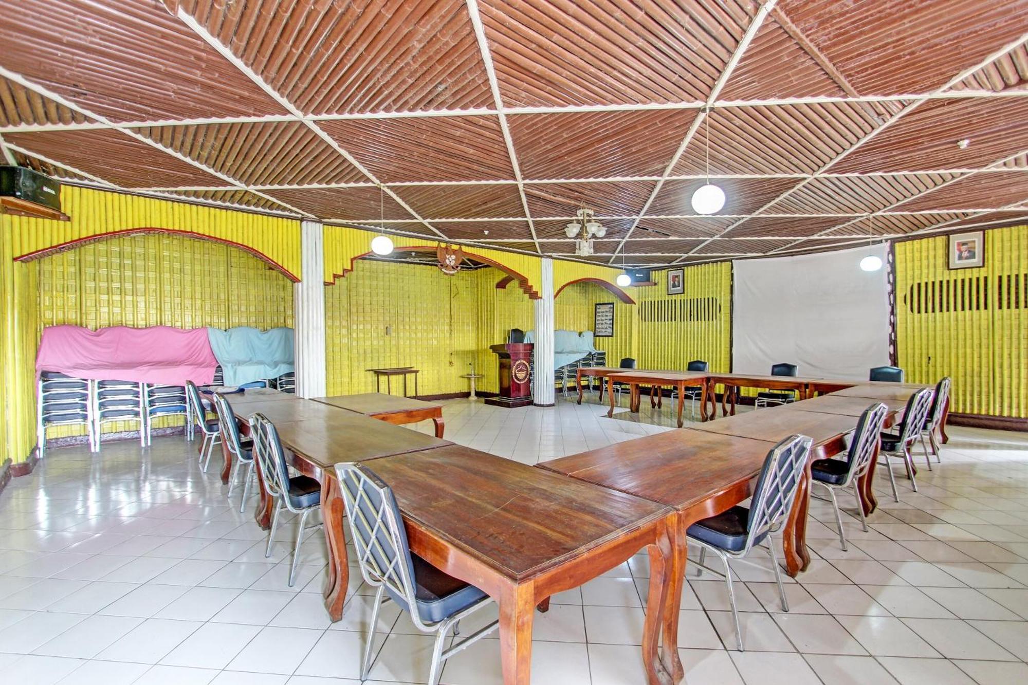 Capital O 91644 Loka Hause Hotell Salatiga Exteriör bild