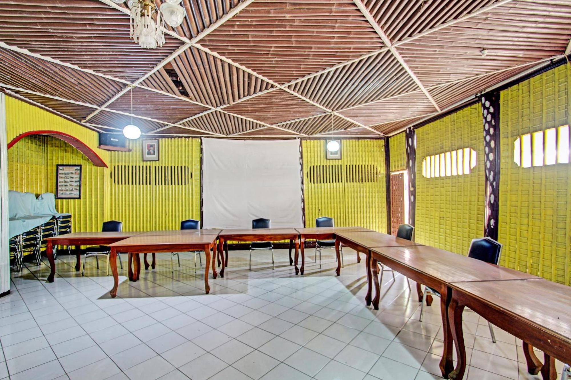 Capital O 91644 Loka Hause Hotell Salatiga Exteriör bild