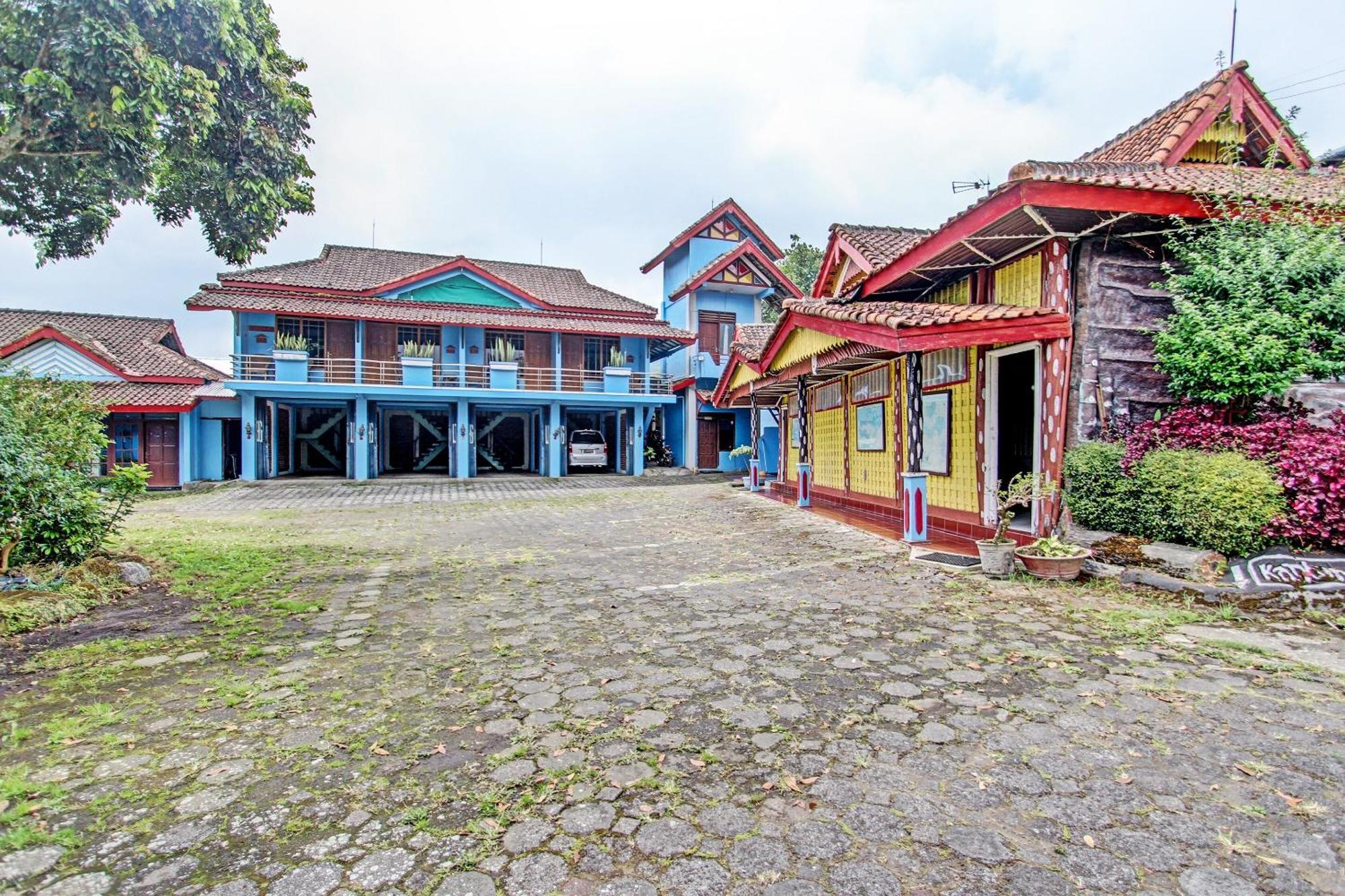 Capital O 91644 Loka Hause Hotell Salatiga Exteriör bild